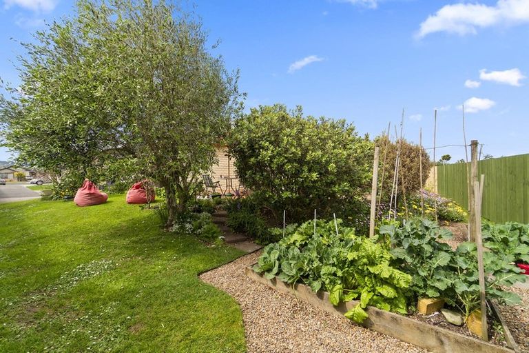 Photo of property in 11 Raabia Close, Parakai, 0830