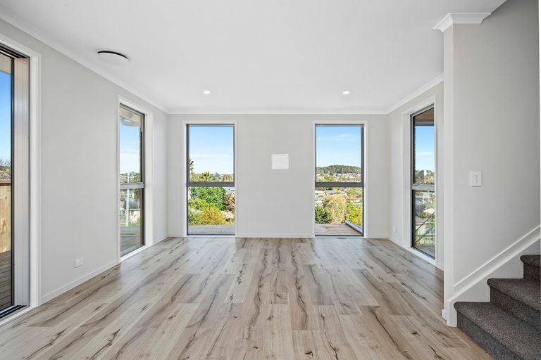 Photo of property in 2 Valley Heights Lane, Pukekohe, 2120