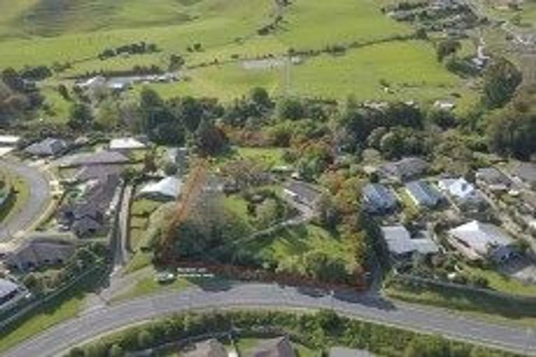 Photo of property in 27 Waikite Road, Welcome Bay, Tauranga, 3112