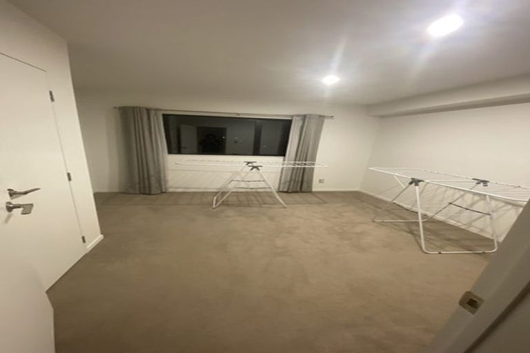 Photo of property in 7 Korama Lane, New Lynn, Auckland, 0600