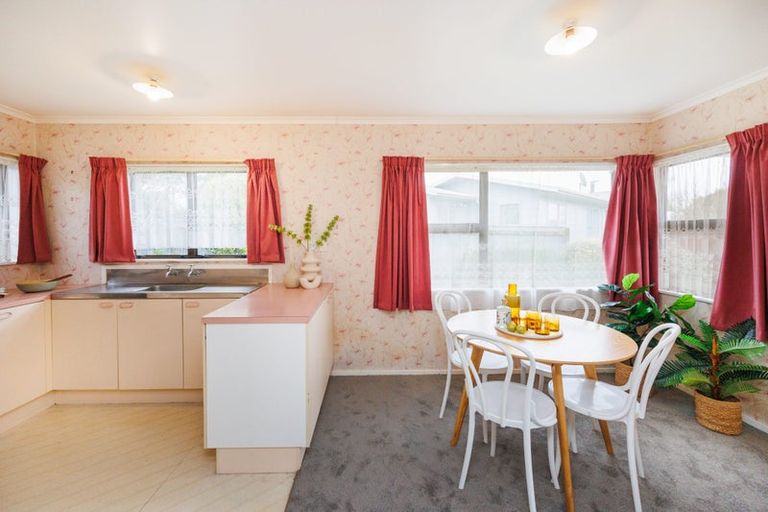 Photo of property in 53a Chatsworth Place, Highbury, Palmerston North, 4412