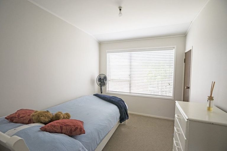 Photo of property in 5 Holyoake Place, Chatswood, Auckland, 0626