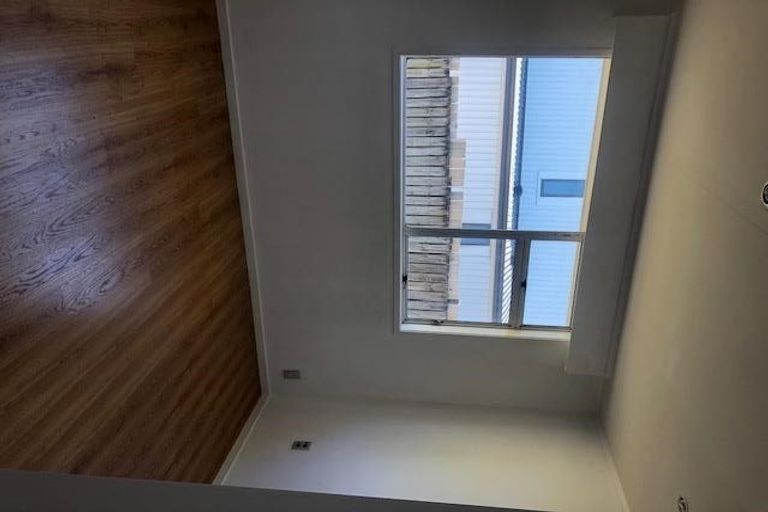 Photo of property in 1/84 Greenslade Crescent, Northcote, Auckland, 0627