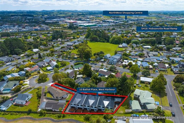 Photo of property in 10d Ballial Place, West Harbour, Auckland, 0618