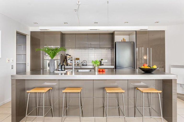 Photo of property in Piermont Apartments, 6f/82 Cable Street, Te Aro, Wellington, 6011