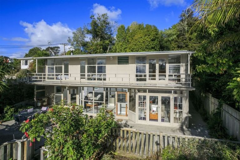 Photo of property in 90 Saddleback Rise, Murrays Bay, Auckland, 0630