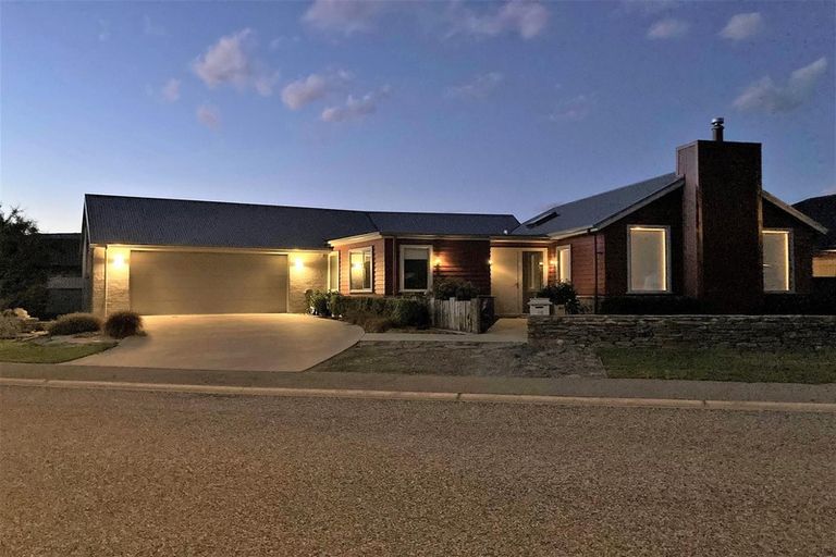 Photo of property in 16 Sunhaven Cove, Cromwell, 9310