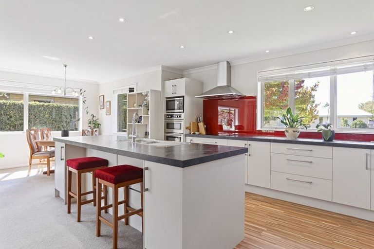 Photo of property in 10 Holly Place, Rangiora, 7400