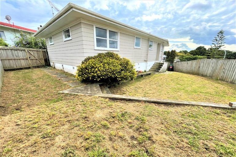 Photo of property in 1/70 Chartwell Avenue, Glenfield, Auckland, 0629