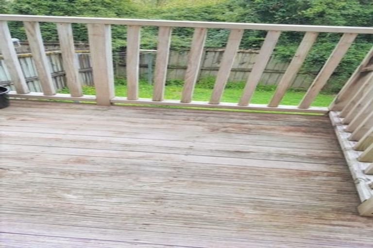 Photo of property in 10/10-26 John Jennings Drive, Oteha, Auckland, 0632