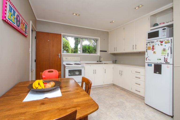 Photo of property in 1b Karaka Street, New Lynn, Auckland, 0600