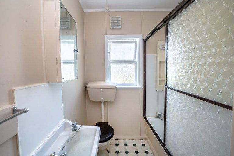 Photo of property in 88 Victoria Street, Carterton, 5713