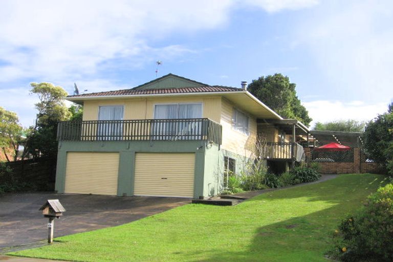 Photo of property in 3 Binda Place, Botany Downs, Auckland, 2010