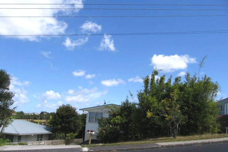 Photo of property in 1/3 Sycamore Drive, Sunnynook, Auckland, 0620