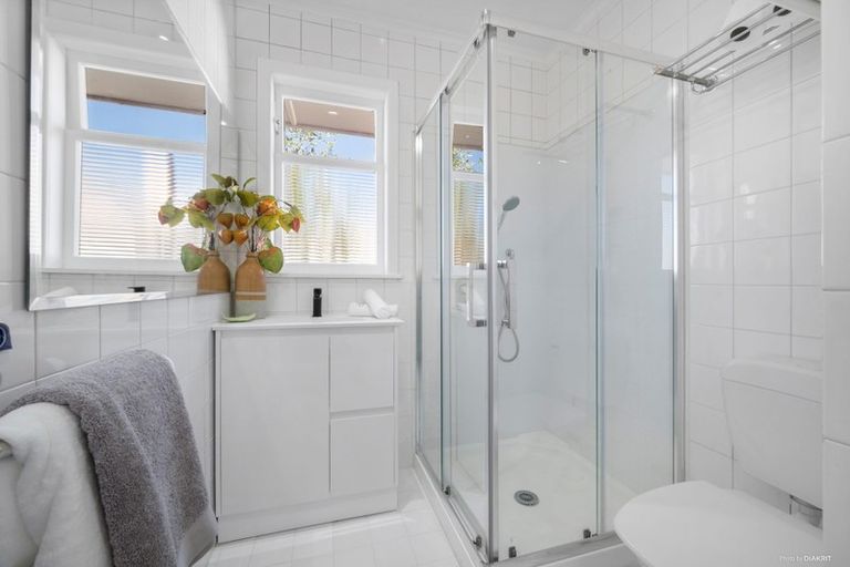 Photo of property in 2/2 Napoleon Avenue, Milford, Auckland, 0620