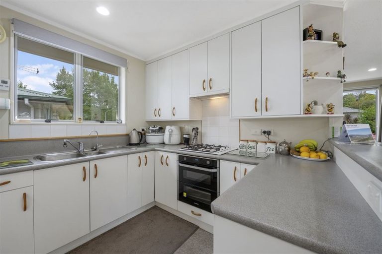 Photo of property in 4 Speargrass Grove, Timberlea, Upper Hutt, 5018