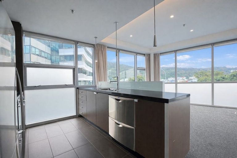 Photo of property in Summit Apartments, 5/184 Molesworth Street, Thorndon, Wellington, 6011