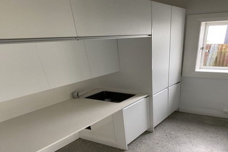 Photo of property in 27 Islington Avenue, New Lynn, Auckland, 0600