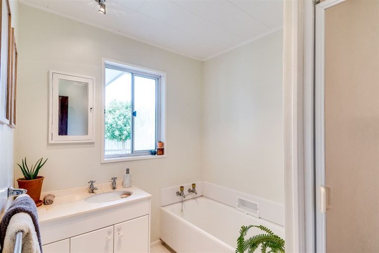 Photo of property in 50 Trigg Crescent, Taradale, Napier, 4112