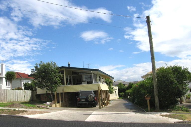 Photo of property in 2/6 Heath Avenue, Northcote, Auckland, 0627