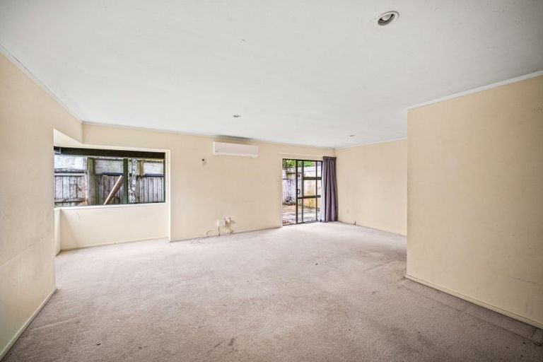 Photo of property in 9a Karamu Street, Te Atatu Peninsula, Auckland, 0610