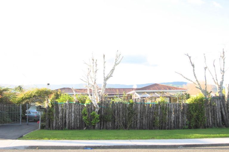 Photo of property in 10 Freemans Road, Otaki, 5512