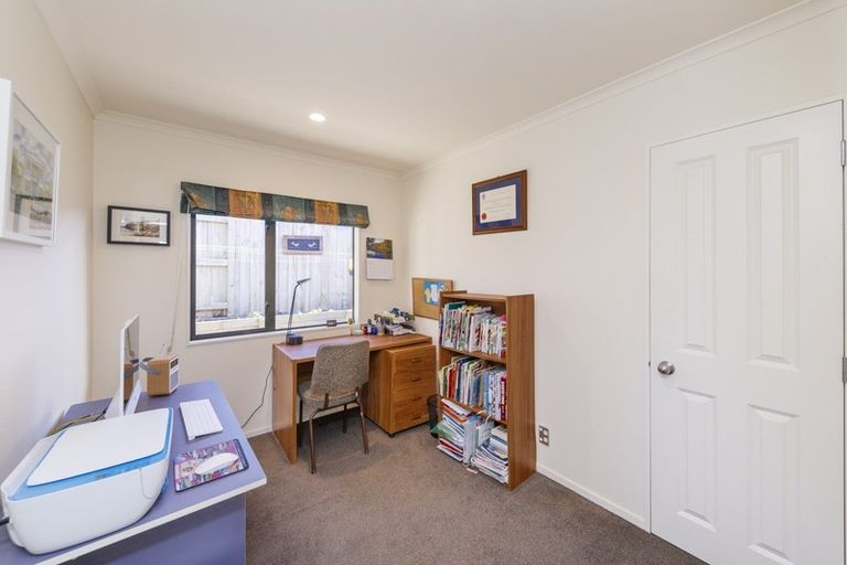 Photo of property in 15 Greenwood Place, Fitzherbert, Palmerston North, 4410