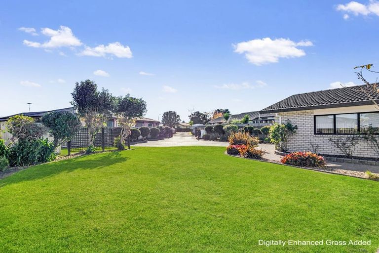 Photo of property in 23 Brookesmith Drive, Waiuku, 2123