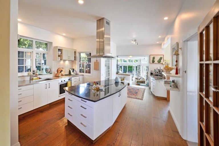 Photo of property in 102 Bolton Street, Kelburn, Wellington, 6012