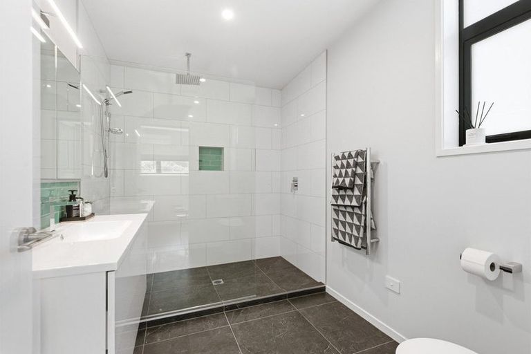 Photo of property in 1 Ara Haewai, Houghton Bay, Wellington, 6023