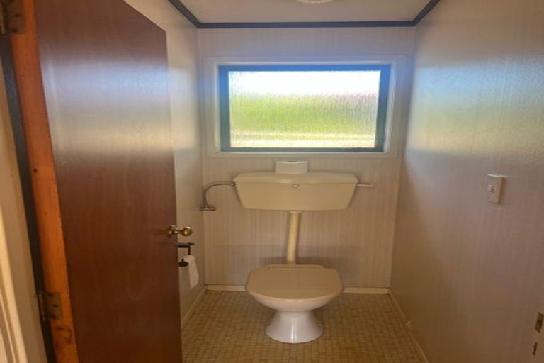 Photo of property in 2/21 Norcross Avenue, Henderson, Auckland, 0612