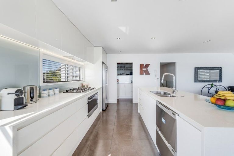 Photo of property in 8 The Parade, Bucklands Beach, Auckland, 2012