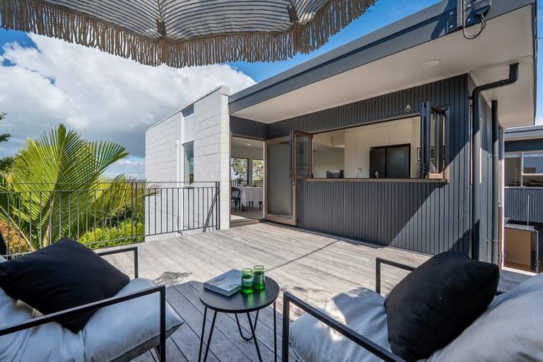 Photo of property in 2/86 Seaview Road, Castor Bay, Auckland, 0620