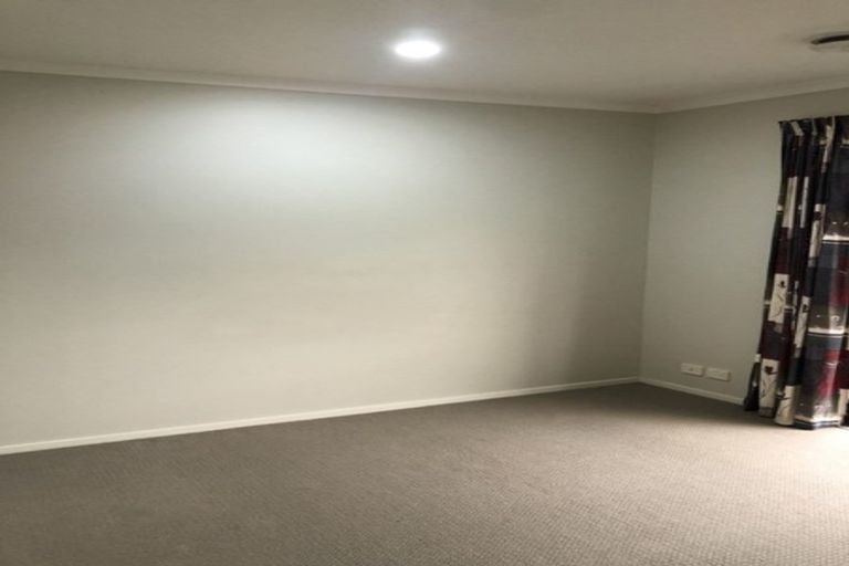 Photo of property in 8 Fergy Crescent, Wattle Downs, Auckland, 2103