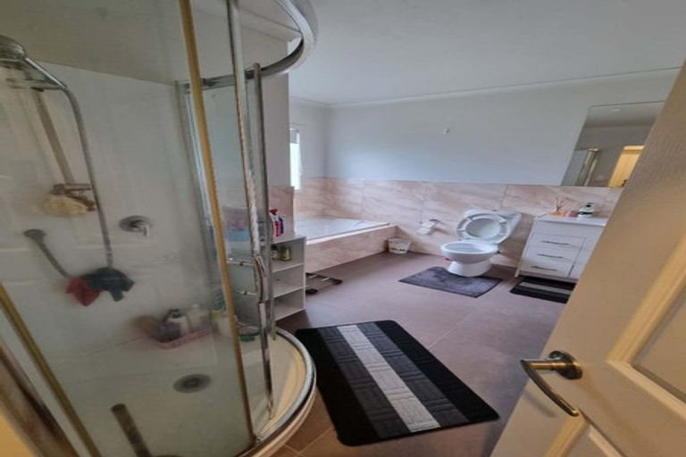 Photo of property in 11/2 Swan Hill Drive, Glen Eden, Auckland, 0602