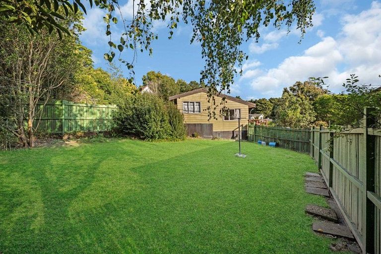 Photo of property in 14 Elsted Place, Goodwood Heights, Auckland, 2105