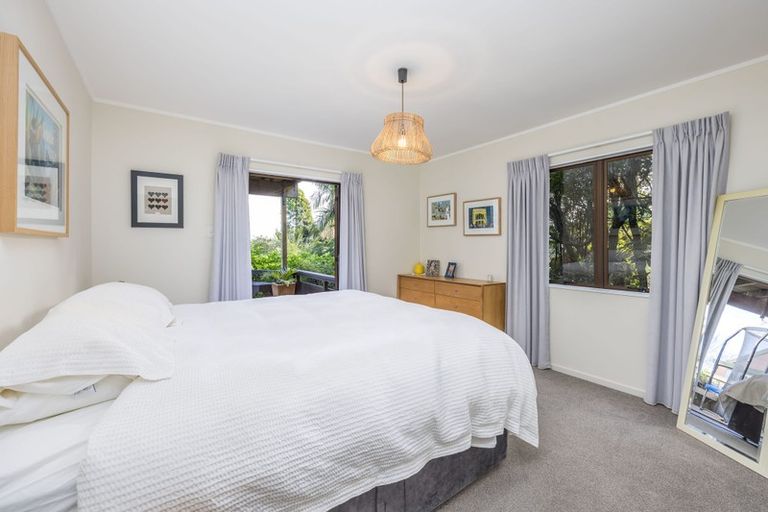 Photo of property in 2/33-35 Teal Crescent, Beach Haven, Auckland, 0626