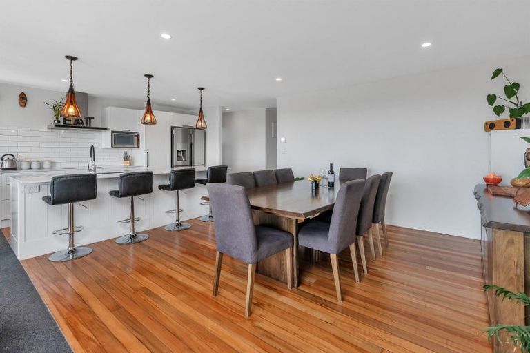 Photo of property in 16 Seaview Road, Ruakaka, 0116