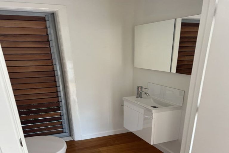 Photo of property in 1/25 Wolsley Avenue, Milford, Auckland, 0620