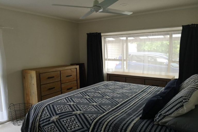 Photo of property in 2/54 Ray Small Drive, Pahurehure, Papakura, 2113