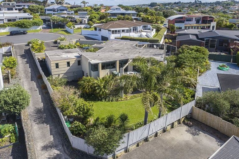 Photo of property in 12 Pacific Parade, Army Bay, Whangaparaoa, 0930