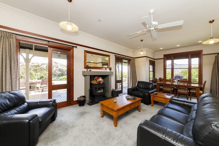 Photo of property in 79 Cashmere Drive, Fitzherbert, Palmerston North, 4410