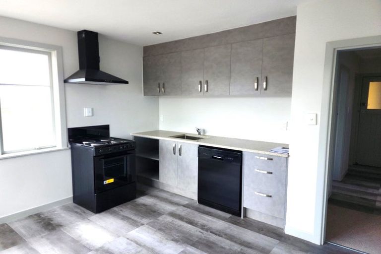 Photo of property in 32 Fruitvale Road, New Lynn, Auckland, 0600