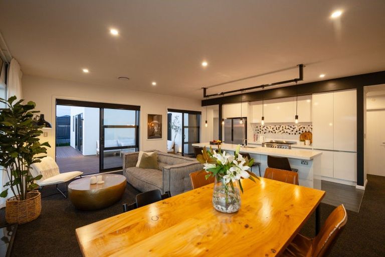 Photo of property in 14 Monaco Grove, Fitzherbert, Palmerston North, 4410