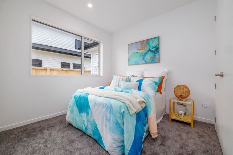 Photo of property in 23 Mcindoe Road, Kumeu, 0810