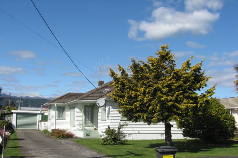 Photo of property in 42 Bowen Street, Levin, 5510