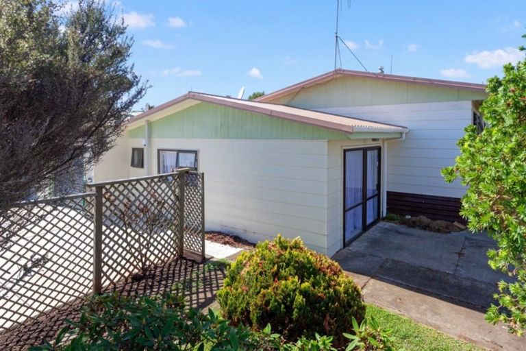 Photo of property in 2 Edgewater Grove, Whakatane, 3120