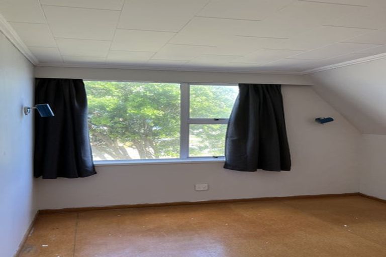 Photo of property in 24 Pukatea Street, Eastbourne, Lower Hutt, 5013