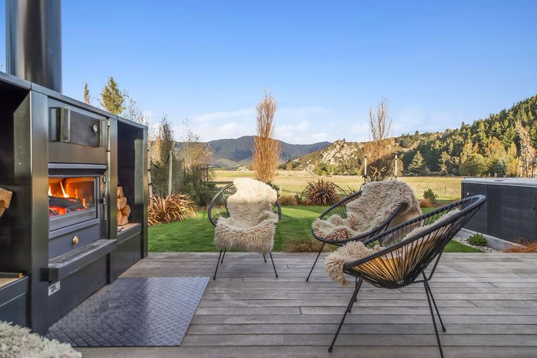 Photo of property in Luggate Park, 32 Cooper Crescent, Luggate, Wanaka, 9383