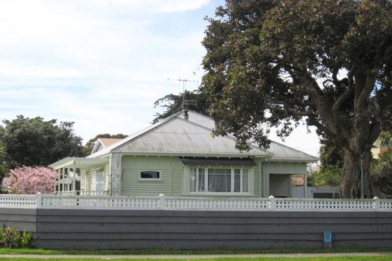 Photo of property in 42 Caius Avenue, Gonville, Whanganui, 4501